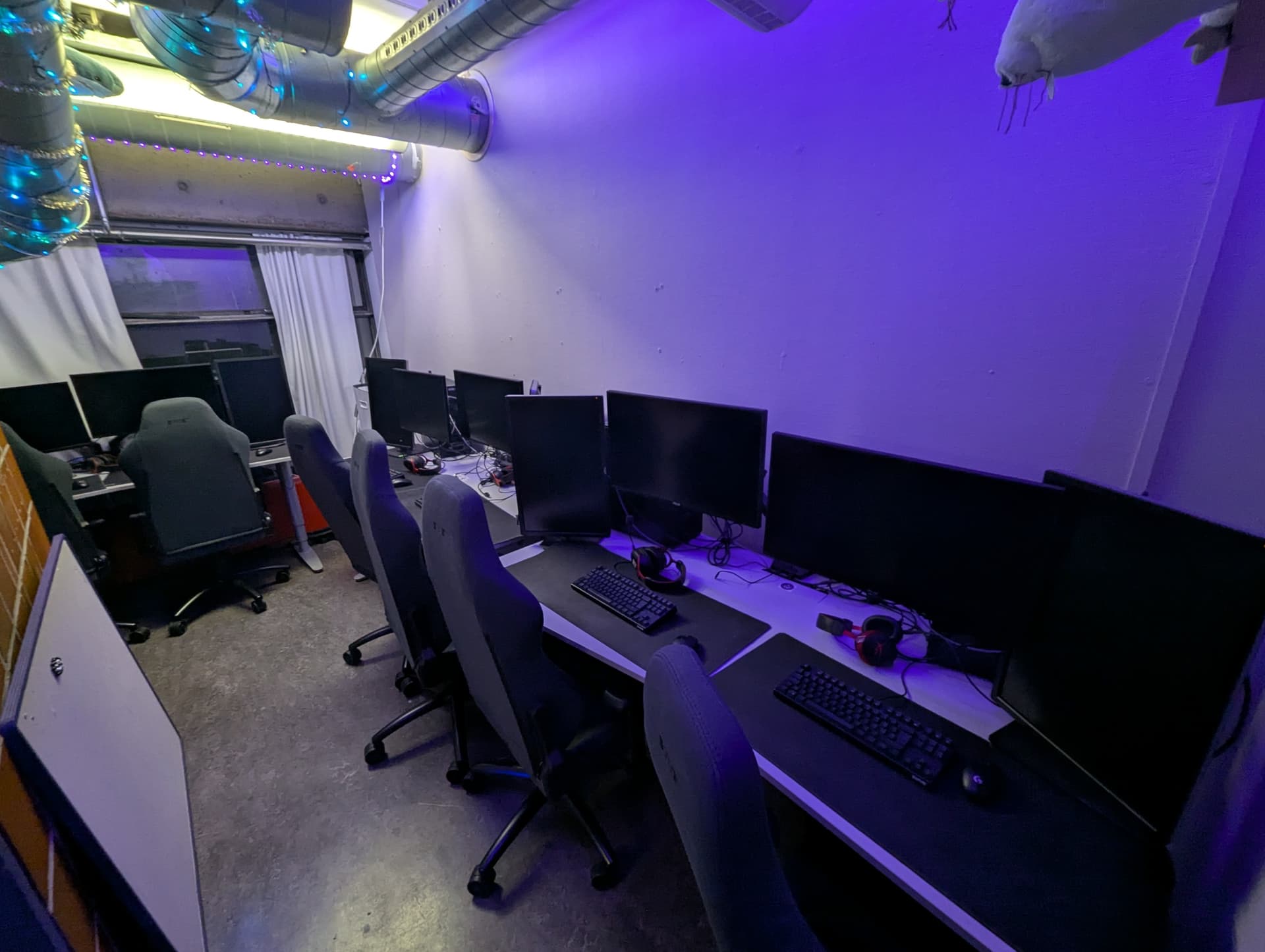 PC-rom som inneholder 6 spillmaskiner